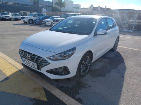 HYUNDAI I30 1.5 DPI KLASS SLX (110CV) BERLINA CON PORTÓN