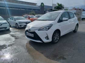 TOYOTA YARIS 1.5 VVT-I HYBRID ACTIVE AUTO (100CV)