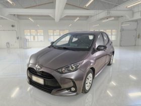 TOYOTA YARIS 1.5 120H BUSINESS PLUS